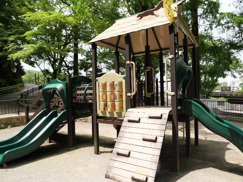 岐阜公園　ちびっこ天下広場　遊具や設備の写真