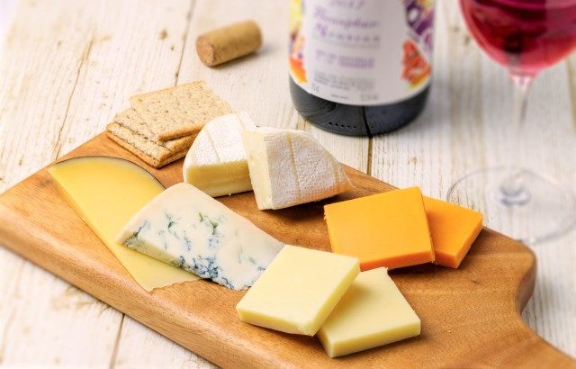デザートをチーズに変えて虫歯予防？ハード系チーズが歯に良い理由